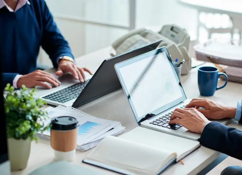 Vacantes en modalidad presencial, híbrida y remota ofrecen opciones flexibles para quienes buscan empleo en Colombia. FOTO: GETTY