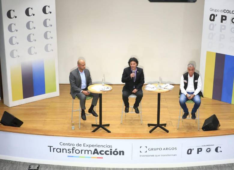 Los aspirantes a la Alcaldía de Envigado que participaron del foro. A la izquierda, Andrés Torres, al centro Sergio Molina, y a la derecha Johny Vélez. FOTO: Camilo Suárez