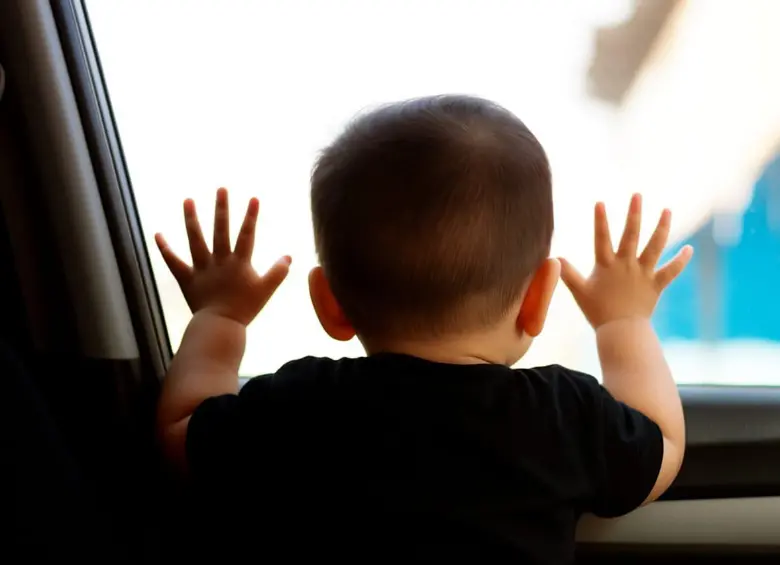 Un menor de edad murió en plena ola de calor en España tras quedarse atrapado en un auto. Cortesía, Freepik.