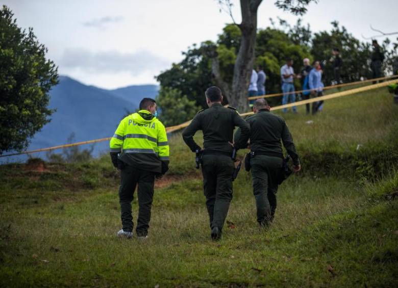 Descripción: Dos cuerpos fueron hallados en la parte alta del sector El Morro, en el barrio El Rosario, en el municipio de Itaguí. Fecha de evento: 13/09/2022. Foto: Carlos Alberto Velásquez