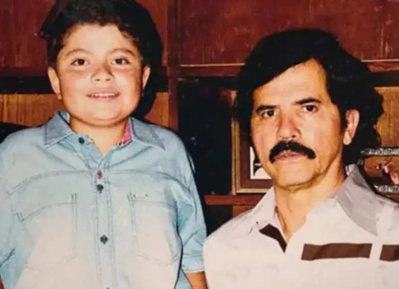 John Leguízamo (Der.) interpretará a Pablo Escobar en la nueva serie. FOTO: Disney+