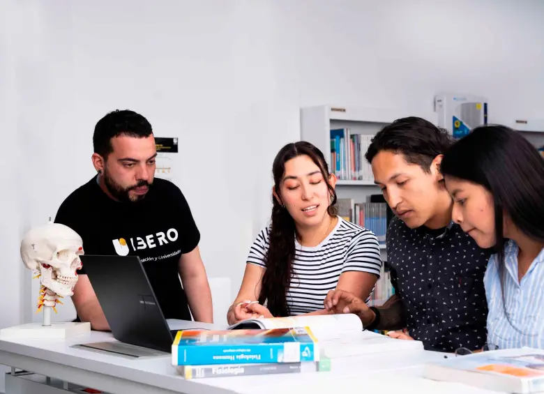 Con estas 99 becas virtuales buscan ampliar el acceso a la educación superior y brindar formación de calidad a estudiantes y profesionales en Colombia. FOTO: Cortesía