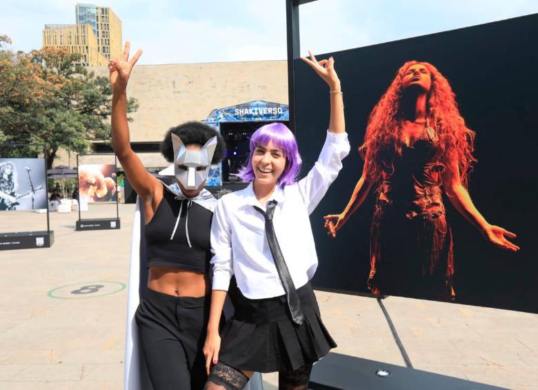 Al Skakiverso de la Plazoleta Pies descalzos los fan llegan con las pintas que la cantante barranquillera ha tenido en diferentes momentos de su carrera. FOTO: Esneyder Gutiérrez