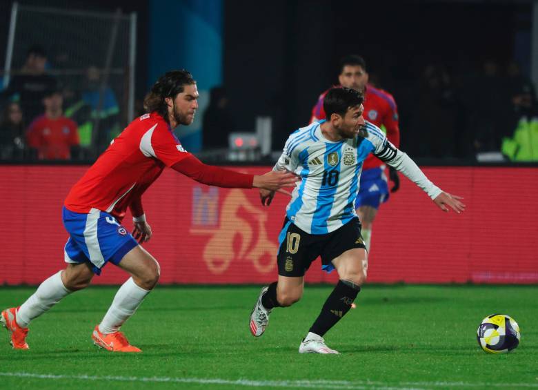 Julián Álvarez y Messi brillaron en la victoria contra Chile, ¿cuántos puntos suma Argentina en eliminatorias? 
