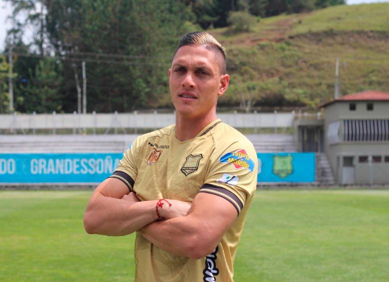 Diego Valdés es un delantero colombiano de 31 años. FOTO @AGUILASDORADASAR