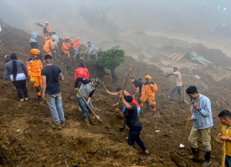 Deslizamiento de tierra en la vereda Granizal del municipio de Bello que dejó afectados sectores como El PInar y Altos de Oriente. Foto: Esneyder Gutiérrez Cardona