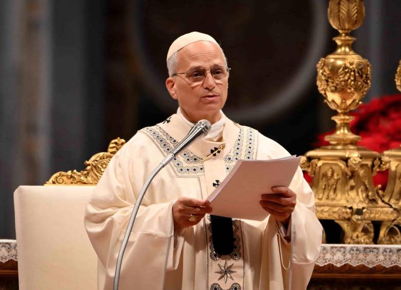 El papa León XIV presidió en la basílica de San Pedro la misa de Año Nuevo, en la que pidió una paz “desarmada y desarmante”. FOTO: AFP.