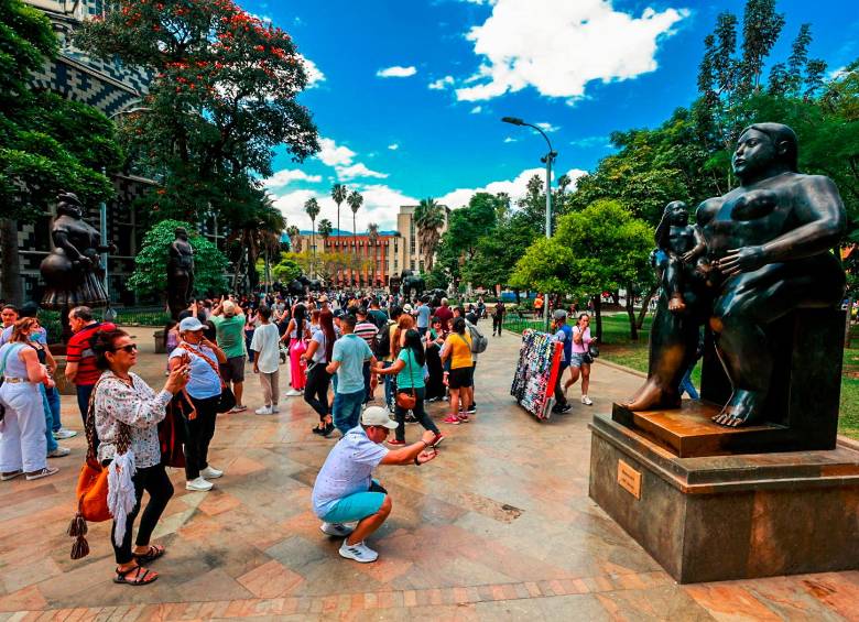 Desde el 1 de enero pasado, luego de la posesión del alcalde Federico Gutiérrez, la Plaza Botero fue reabierta de nuevo para toda la ciudadanía. FOTO MANUEL SALDARRIAGA