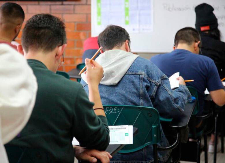 La modalidad híbrida se refiere a que las pruebas se presentaron con modalidades electrónica o con lápiz y papel. FOTO COLPRENSA