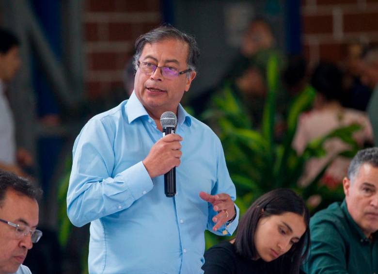 El presidente Gustavo Petro durante su intervención este sábado en Ituango, Antioquia. FOTO: CAMILO SUÁREZ