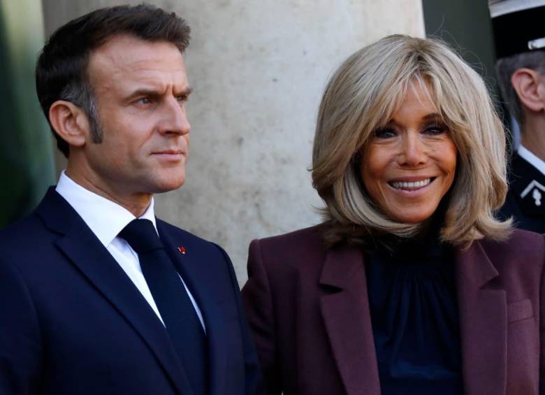 La historia de amor entre Emmanuel Macron y su esposa Brigitte. FOTO: GETTY