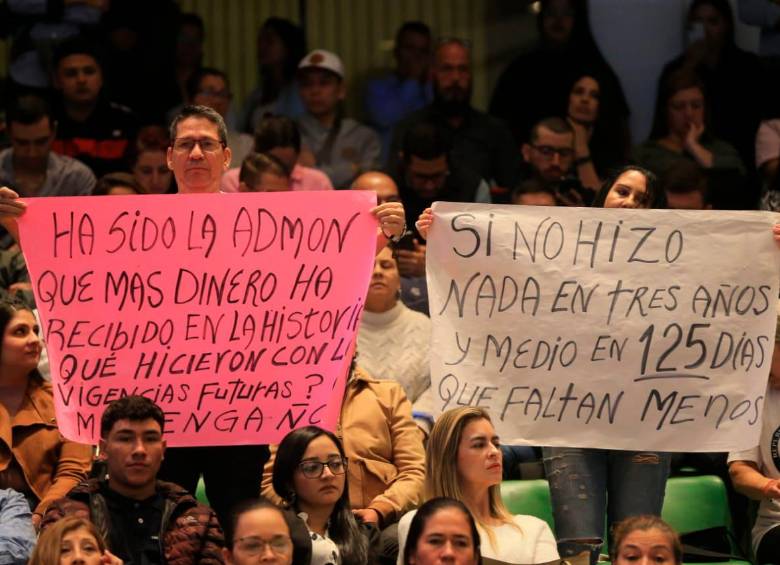 Nuevamente, como en las jornadas anteriores, la tribuna del Concejo estuvo repleto de ciudadanos. FOTO: ESNEYDER GUTIÉRREZ