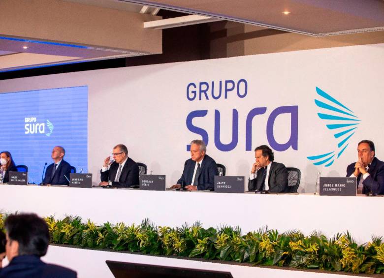 El GEA estaría buscando eliminar los conflictos de interés que hay en la junta de Sura para deliberar sobre la OPA de Argos. FOTO: Carlos Velásquez