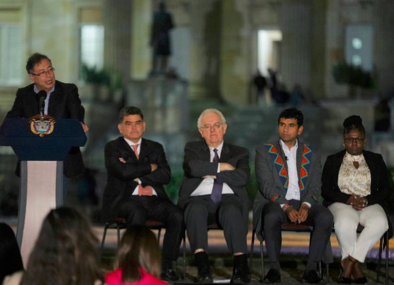 Ante la crisis, Petro vuelve al balcón este lunes en búsqueda de apoyos 