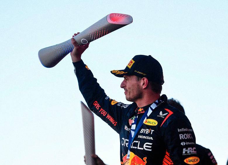 Max Verstappen celebró su campeonato con una contundente victoria en el Gp de Eatar su 14º de la temporada. FOTO X @F1