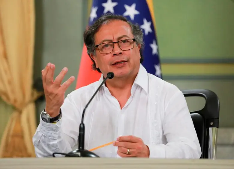 El presidente Gustavo Petro aseguró que la gasolina de Ecopetrol va a las mafias. FOTO: Colprensa.