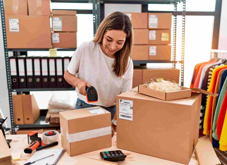Con salarios competitivos y contrato directo, Alkosto y Ktronix ofrecen más de 380 empleos; algunos para quienes buscan su primer trabajo. FOTO: GETTY