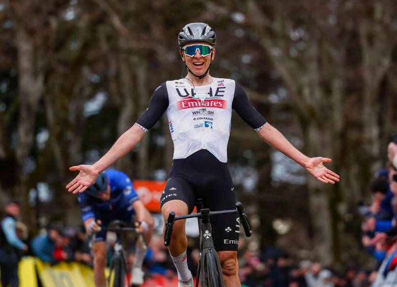 El ciclista esloveno, Tadej Pogacar, es uno de los favoritos para ganar la París- Niza de 2023. FOTO: TOMADA DEL TWITTER DE @eugemf7