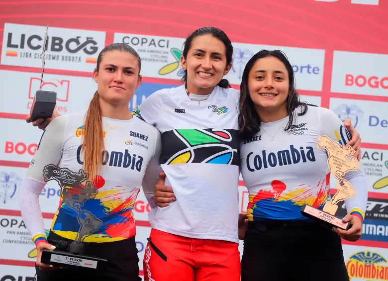 Valentina (centro) tiene como meta clasificar a los Olímpicos de Los Ángeles-2028. Foto: Cortesía Fedeciclismo