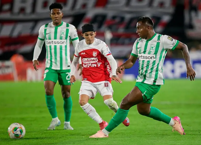 El delantero Alfredo Morelos ha sido el futbolista más destacado en el encuentro que se jeuga en Bogotá. FOTO: COLPRENSA