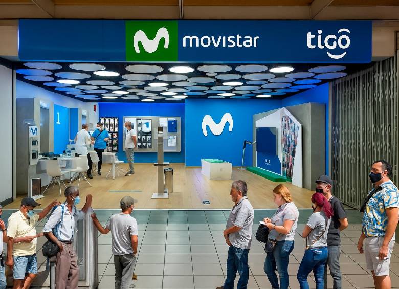 Con la fusión Tigo–Movistar, Colombia pasa de tres grandes operadores de red móvil a un esquema que varios expertos califican como “duopolio”, lo que ha reactivado los cuestionamientos sobre competencia, precios y calidad del servicio en el país. FOTO: El Colombiano