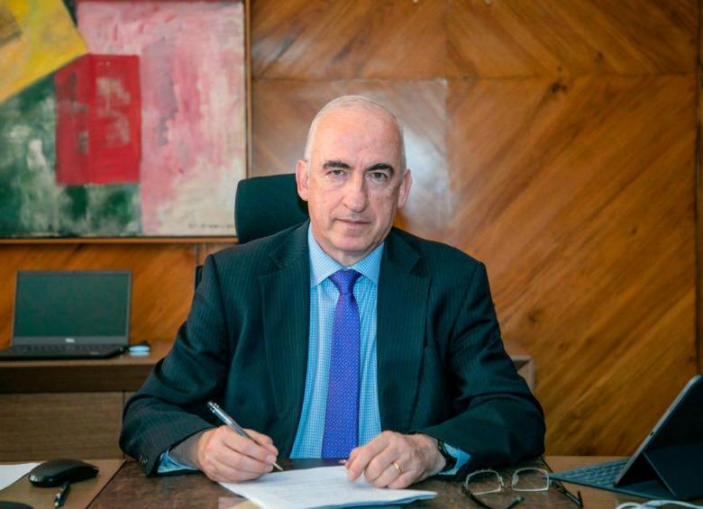 Leonardo Villar, gerente del Banco de la República, informó la decisión de la Junta de aumentar la tasa de interés en 100 puntos básicos. FOTO Colprensa
