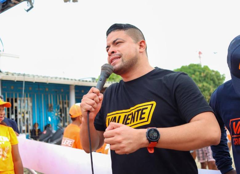 El candidato Mestra Jaramillo durante una de sus correrías políticas en Turbo.