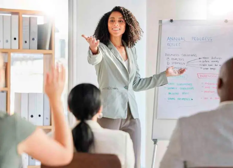 Las compañías, especialmente en sectores digitales y tecnológicos, están creando sus propios sistemas de reentrenamiento. FOTO: SHUTTERSTOCK
