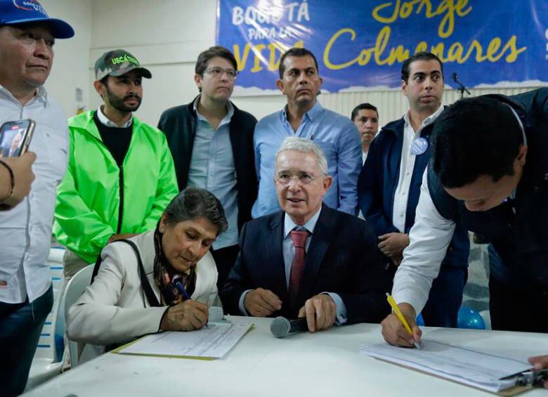 Álvaro Uribe durante el lanzamiento de las consultas populares instauradas por el Centro Democrático, el pasado mes de mayo. FOTO: COLPRENSA,