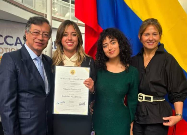 El presidente Gustavo Petro y la primera dama, Verónica Alcocer, fueron vistos juntos. FOTO: Tomada de Instagram @anto_petro_alcocer