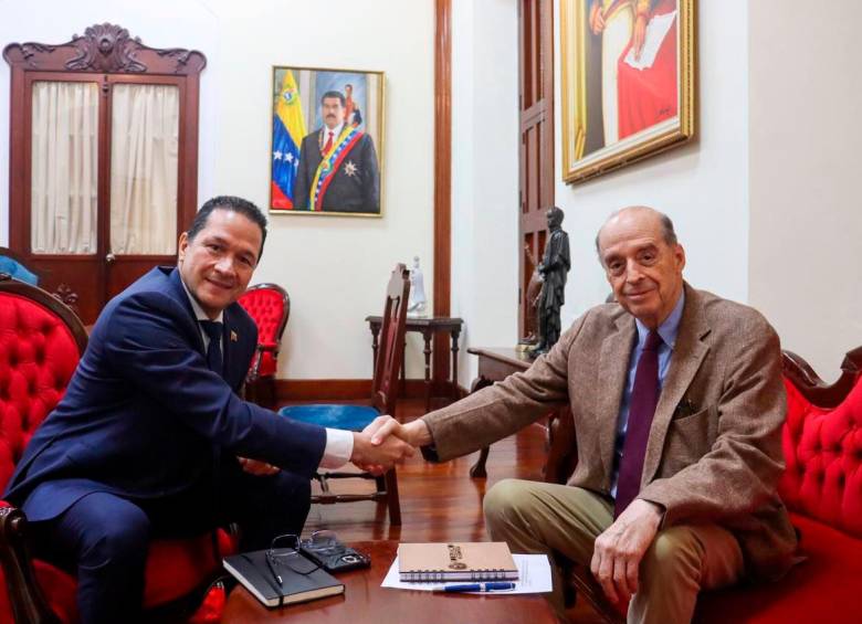 Este es el primer acercamiento oficial entre la cancillería venezolana y el gobierno entrante de Colombia. FOTO Twitter @CancilleriaVE