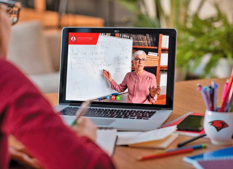 Persona realizando sus labores de Teletrabajo por medio de herramientas tecnológicas. FOTO: Shutterstock