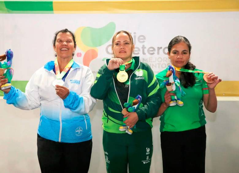 Leidy Obando, en bolos visual, logró medalla de oro para Antioquia en Paranacionales-2023. Con puntaje de 654 venció a la cundinamarquesa Luz Pulido (603) y a la boyacense María Torres (572). FOTO CORTESÍA JUEGOS