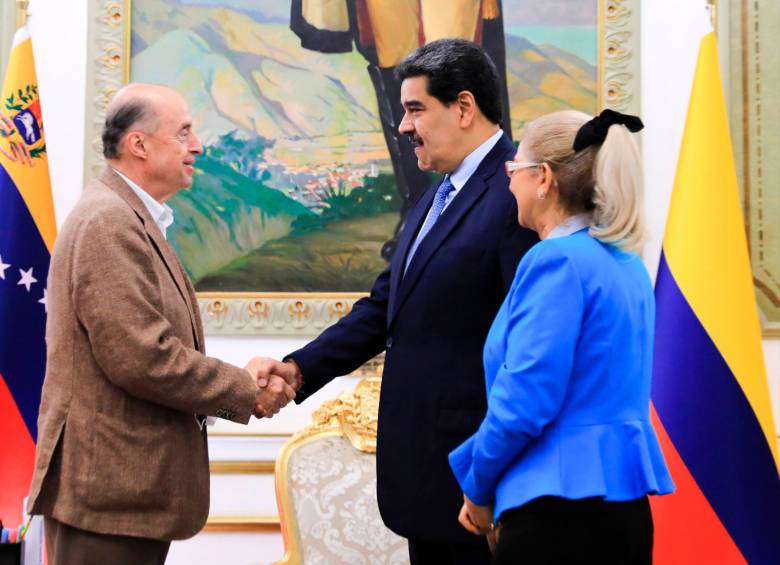 Álvaro Leyva y Nicolás Maduro se reunieron en el Palacio de Miraflores. FOTO TOMADA DE TWITTER @NICOLASMADURO