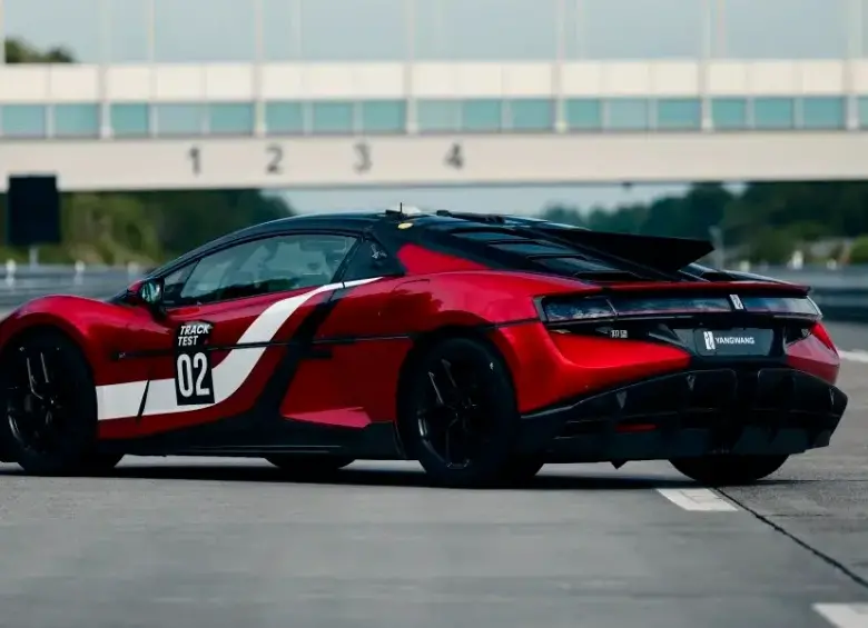 El Yangwang U9 Xtreme logró el récord de velocidad con el piloto alemán Marc Basseng en pista certificada. FOTO: CORTESÍA