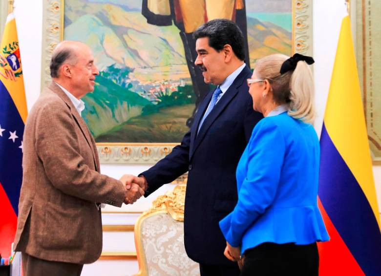 Petro aceptó almorzar con Maduro, el dictador que persigue Estados Unidos