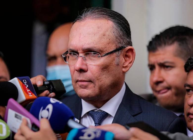Cepeda le manifestó al jefe de Estado además que deben salir adelante los proyectos de infraestructura de las regiones. FOTO: Colprensa