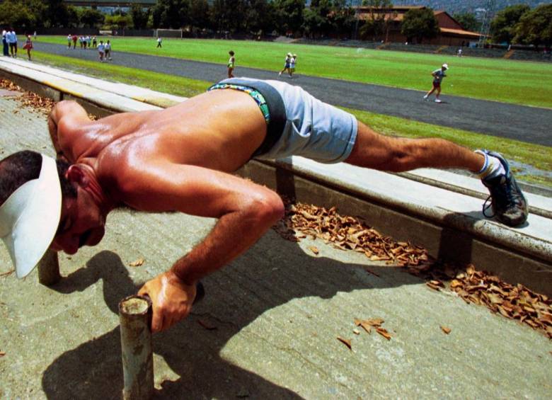 Con base en datos del Cooper Institute, la revista Verywell Health estableció valores de referencia por grupo de edad y sexo para esos tres ejercicios. FOTO Donaldo Zuluaga Velilla