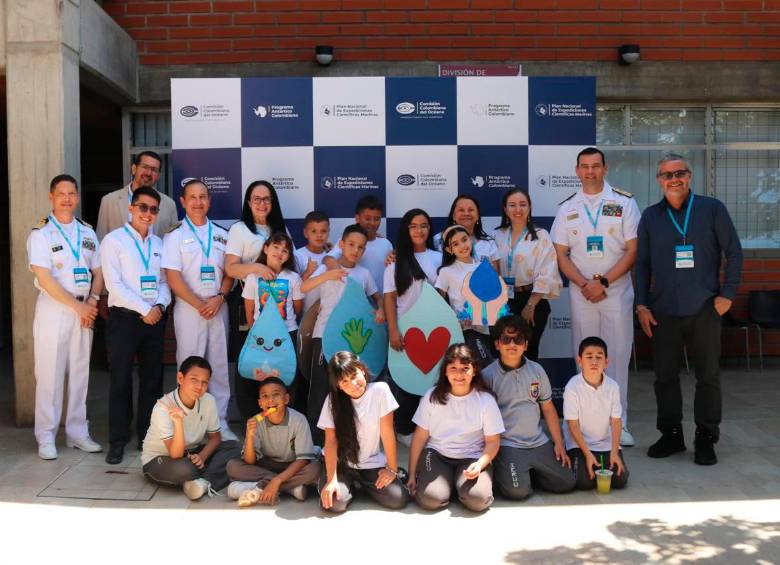 Los niños y jóvenes hacen parte de este seminario de manera activa para aprender y proteger nuestros mares. FOTO Cortesía