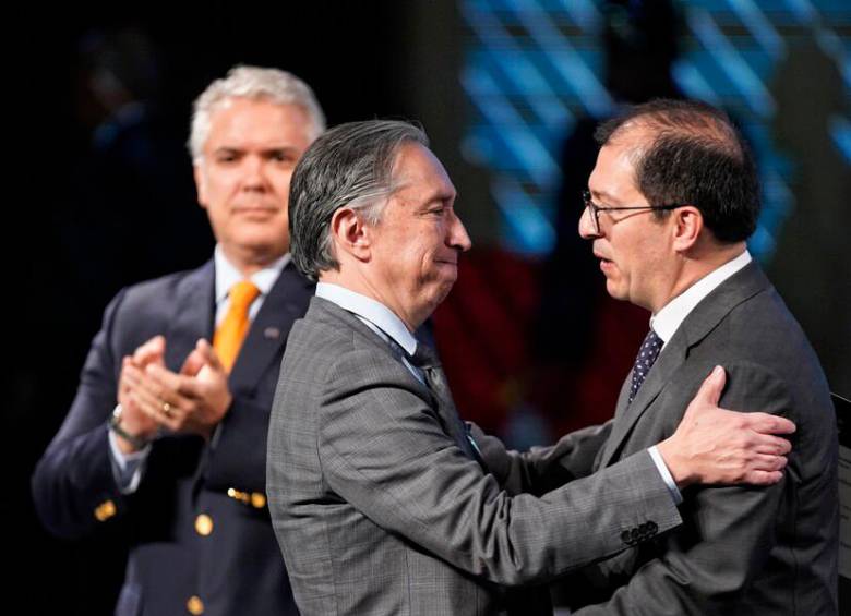 A Jaimes le dieron el reconocimiento por los años de servicio que ha dedicado a la Fiscalía General de la Nación. FOTO: COLPRENSA