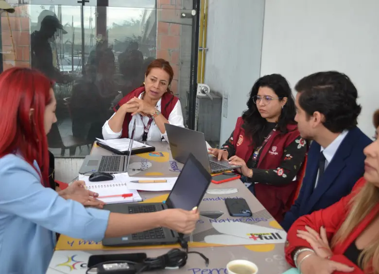 Visita de los ministerio del Trabajo y Minas y Energía a las EDS.