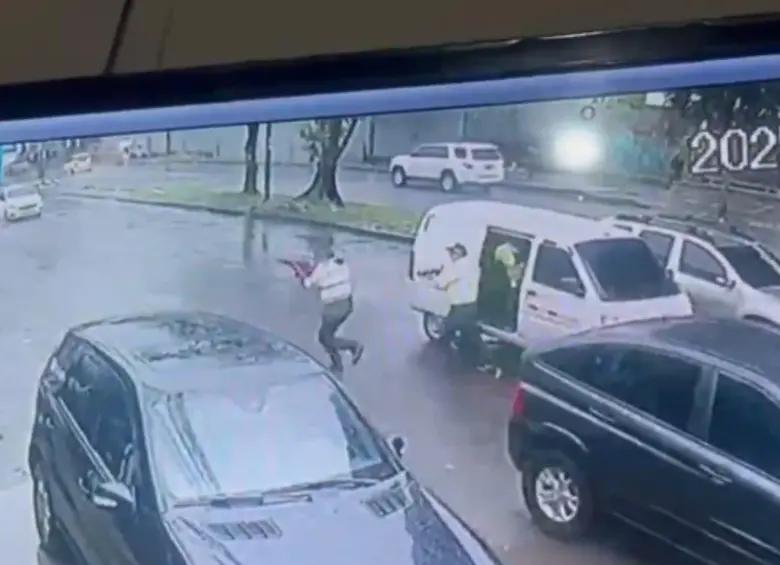 Un acto de sicariato se produjo este 30 de julio en una concurrida calle de Villavicencio. FOTO: Captura de pantalla 