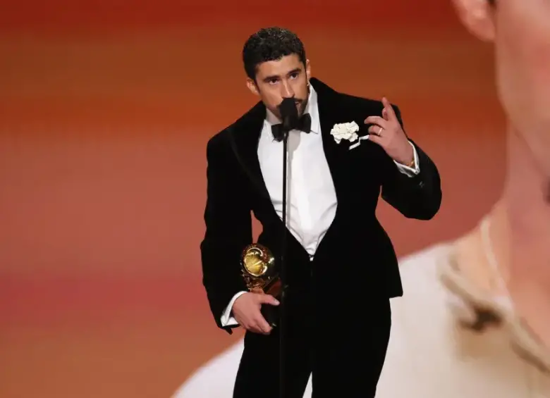 Bad Bunny ganó tres galardones en los Grammy 2026. FOTO: Getty