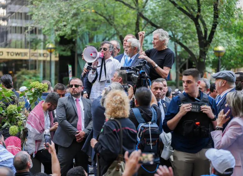El último viaje de Petro al extranjero fue a Estados Unidos, para su ultima intervención en la Asamblea General de las Naciones Unidas, en Nueva York. En ese viaje, desató críticas por hablar en una calle en contra del presidente Donald Trump, lo que le ocasionó la remoción de su visa. FOTO: Colprensa