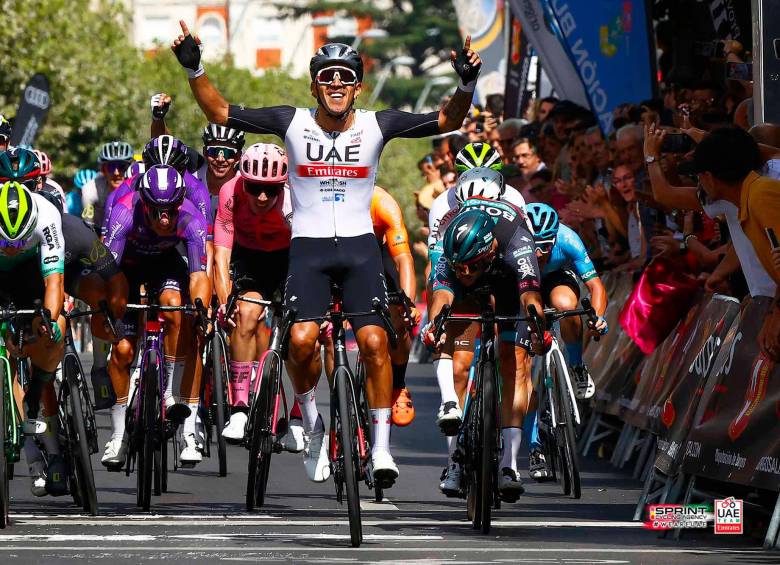 Juan Sebastián Molano ya había ganado dos etapas de la Vuelta a Burgos en 2021. FOTO TWITTER @UAEEMIRATES