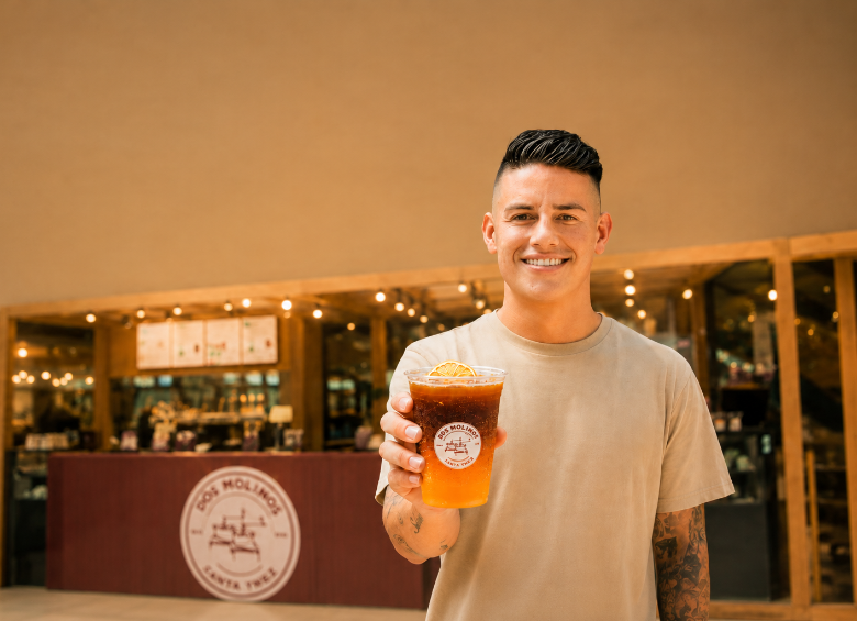 James Rodríguez ha llevado su marca personal al sector gastronómico con negocios como Dos Molinos y su línea de café 10 Coffee. Foto: Pagina cafedosmolinos.com