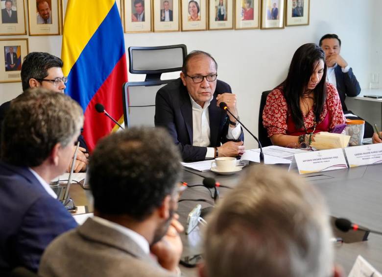 Mesa de concertación del aumento del salario mínimo para 2026.