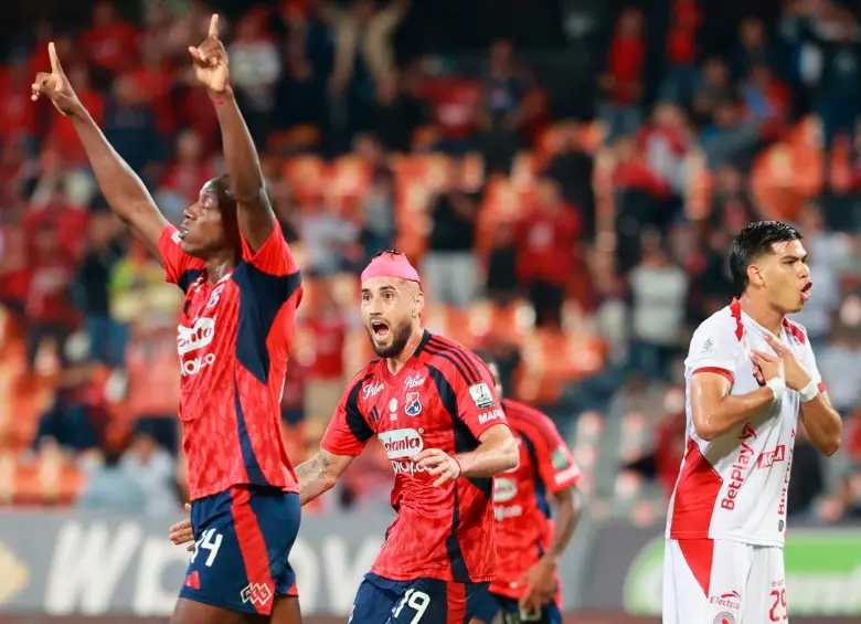 Baldomero Perlaza anotó el tanto del DIM. El delantero argentino Francisco Fydriszewski es una de las figuras del Medellín en el segundo semestre del año. FOTO: Manuel Saldarriaga