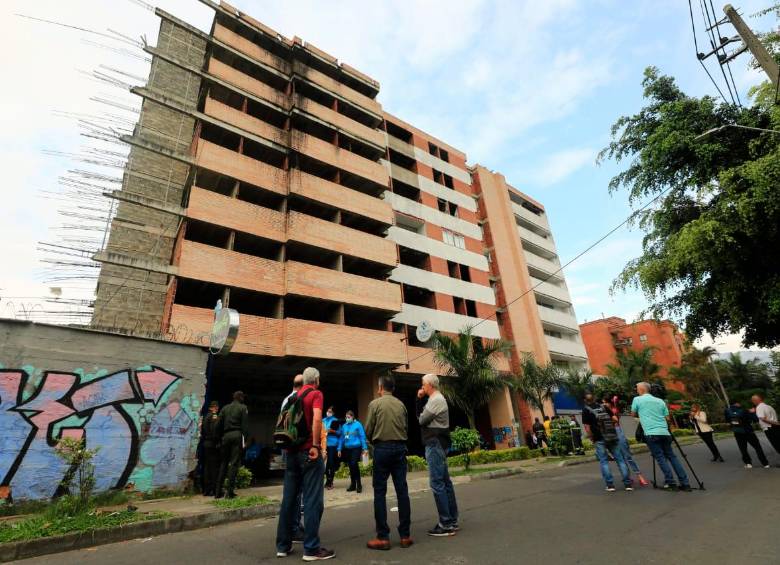 El edificio está ubicado sobre la calle 30A, en Belén Rosales, Medellín. FOTO: Camilo Suárez 