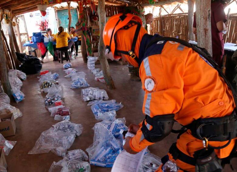 Voluntarios y organizaciones reportan dificultades para ingresar ayuda humanitaria por la frontera entre Colombia y Venezuela tras los terremotos del 24 de junio. FOTO COLPRENSA